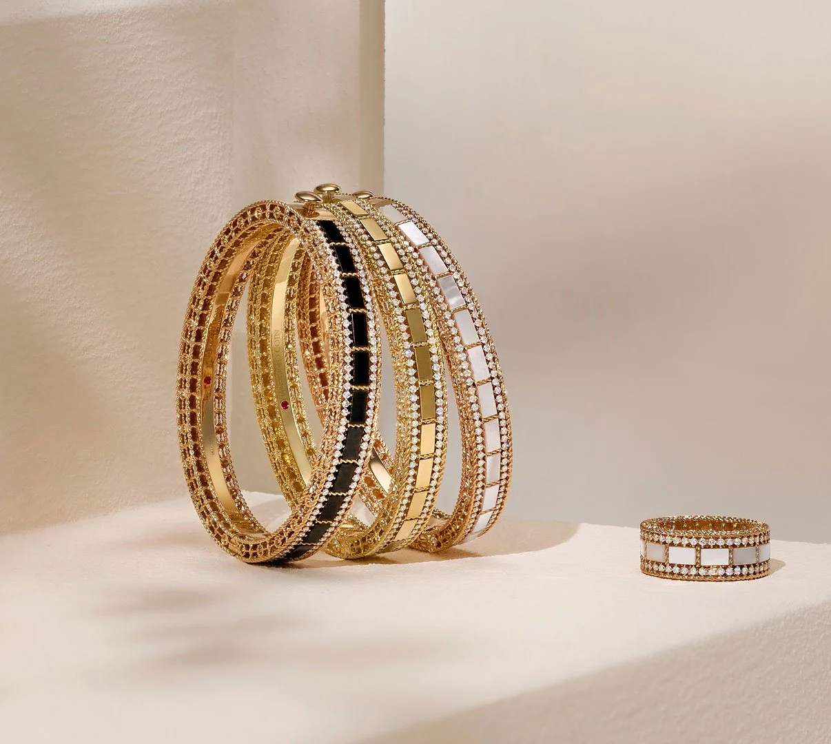 ART DECO BANGLE WITH DIAMONDS - Image 2