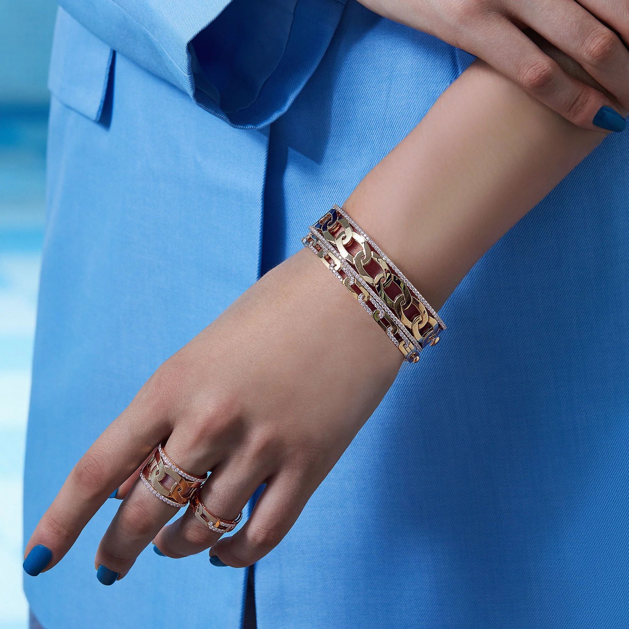 NAVARRA BANGLE WITH DIAMONDS - Image 2