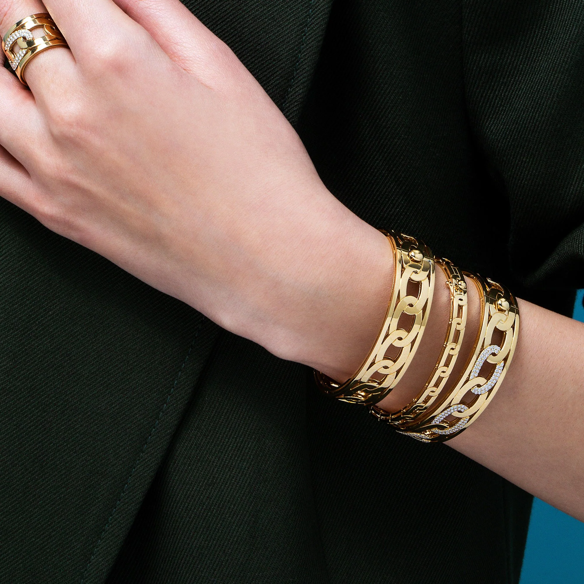 NAVARRA BANGLE WITH DIAMONDS - Image 4