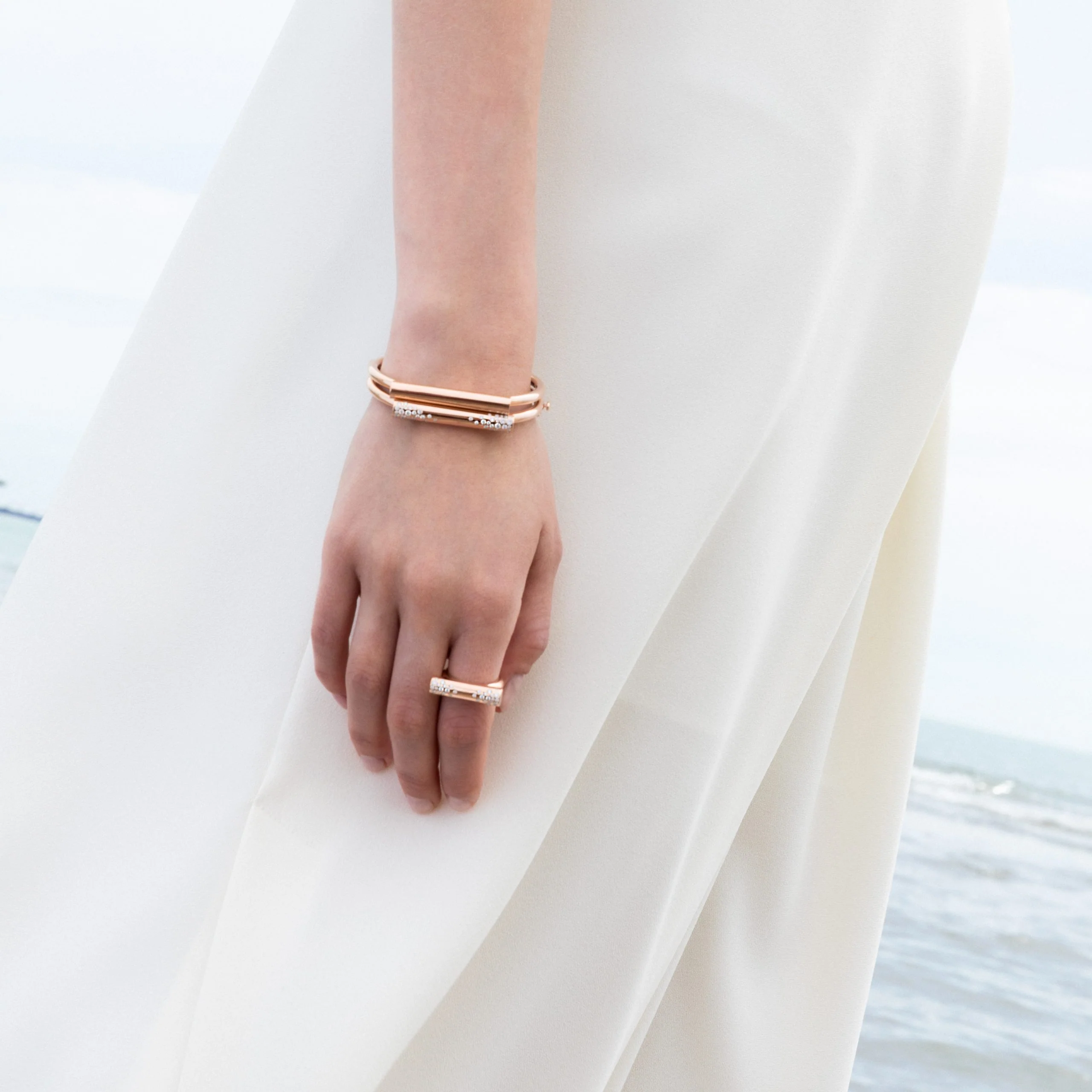 DOMINO BANGLE WITH DIAMONDS - Image 4