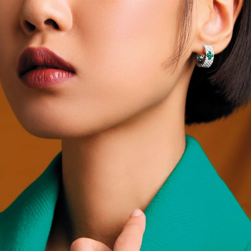 LOVE IN VERONA EARRINGS WITH DIAMONDS AND EMERALDS - Image 2