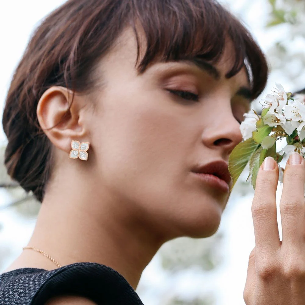 PRINCESS FLOWER EARRINGS WITH DIAMONDS AND MOTHER OF PEARL - Image 2