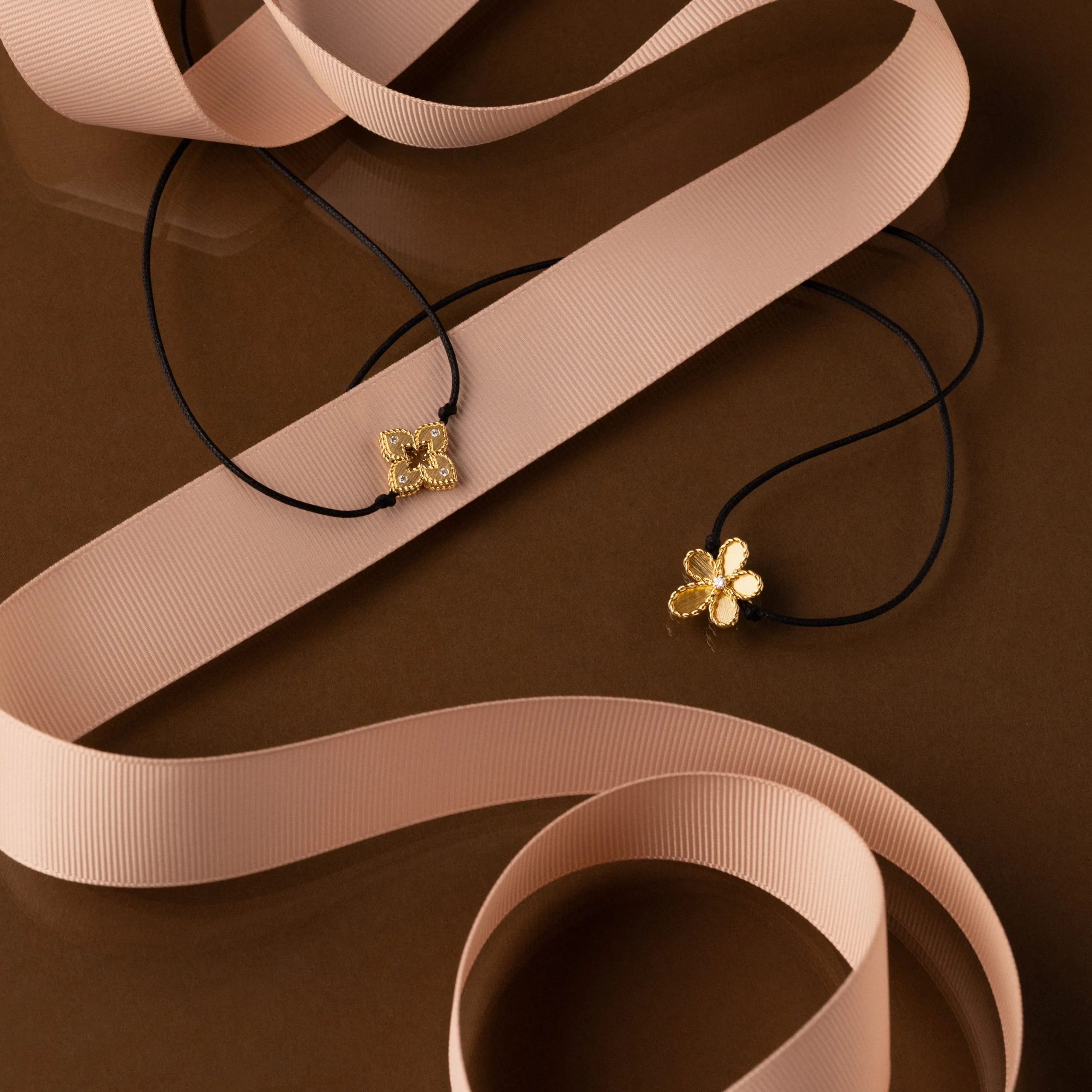 JASMINE COTTON SILK NECKLACE WITH DIAMONDS - Image 4