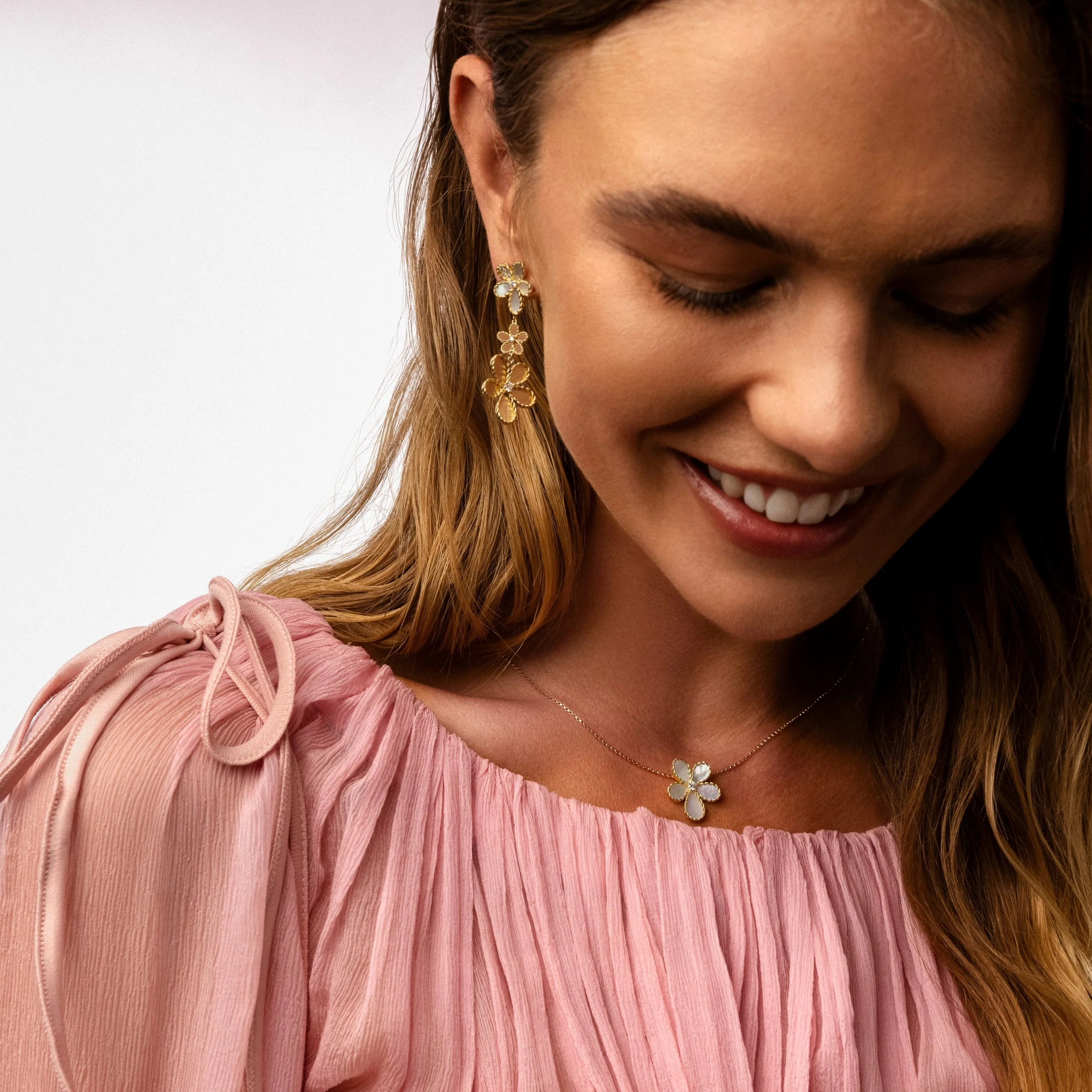 JASMINE EARRINGS WITH DIAMONDS AND MOTHER OF PEARL - Image 2