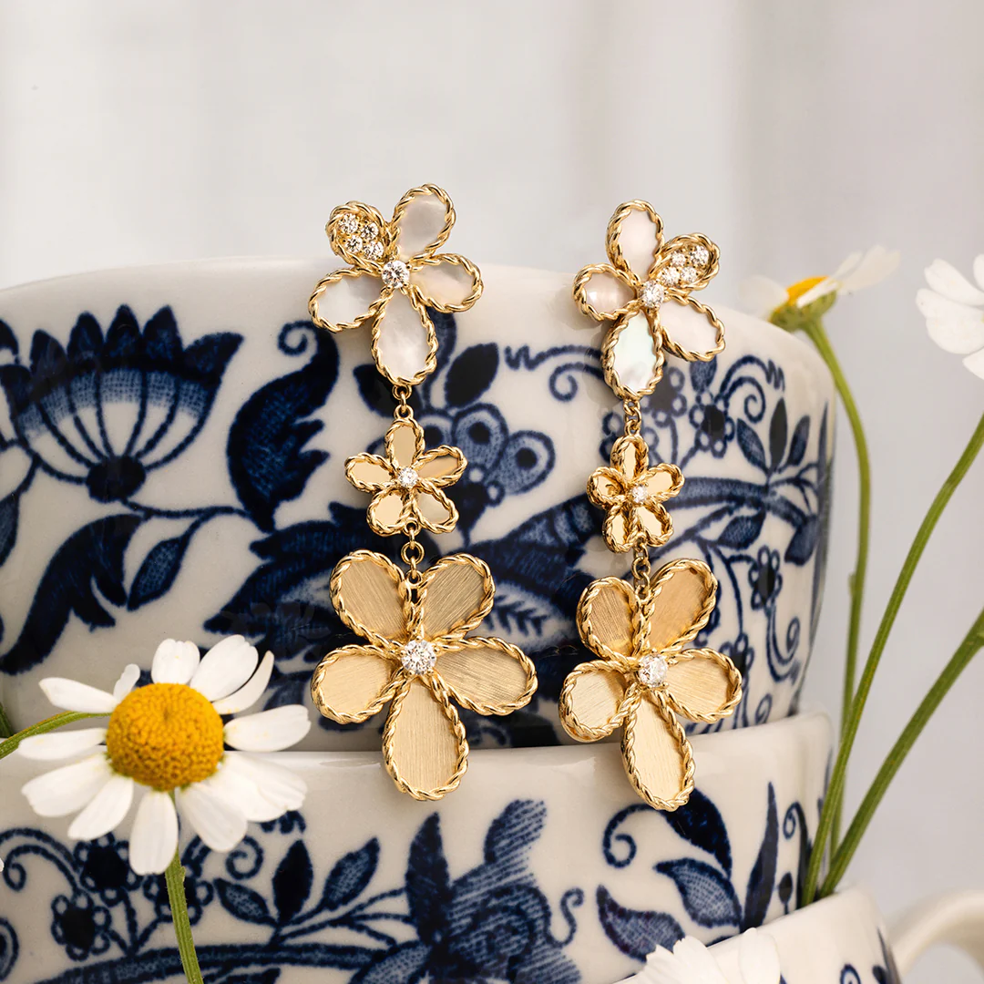 JASMINE EARRINGS WITH DIAMONDS AND MOTHER OF PEARL - Image 3