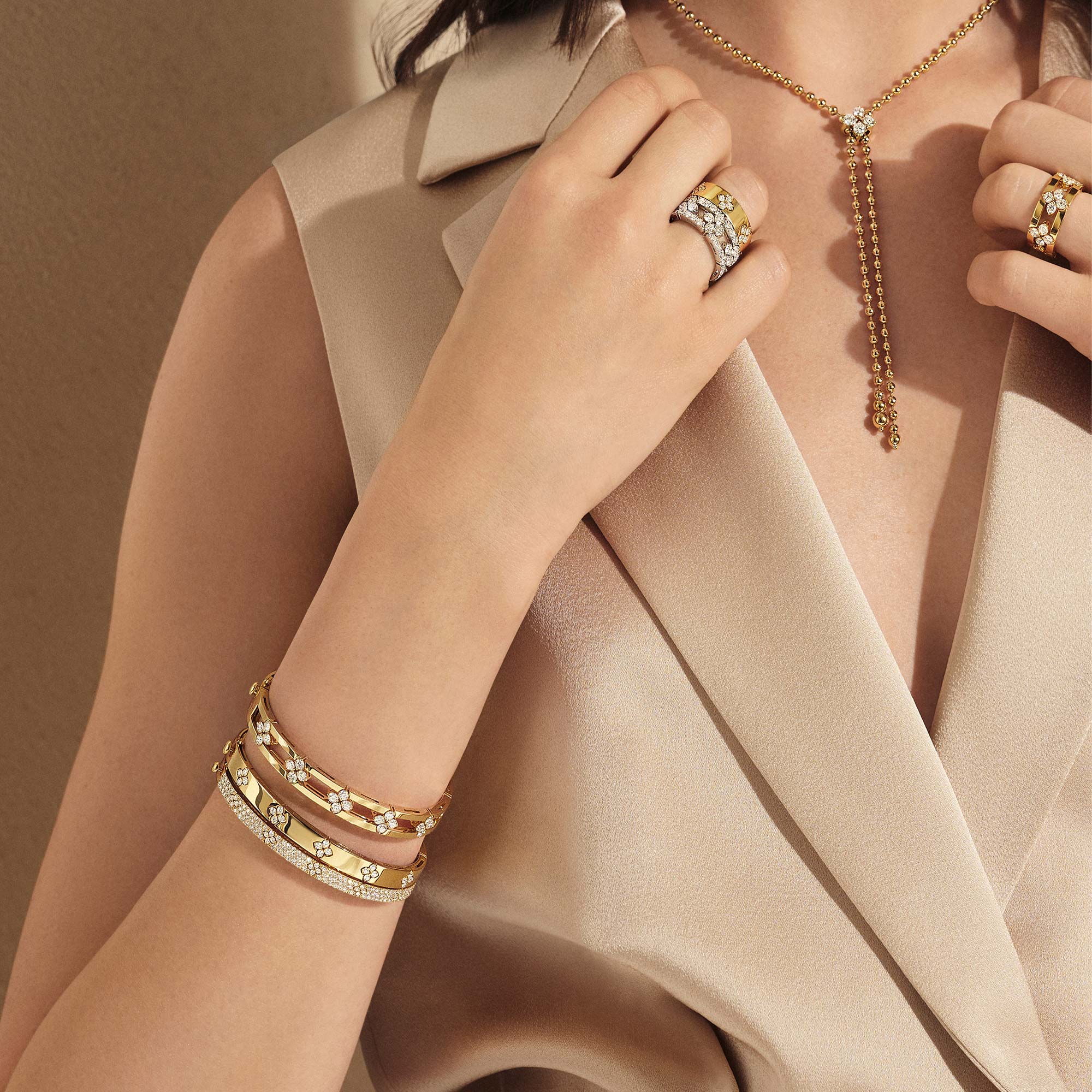 LOVE IN VERONA BANGLE WITH DIAMONDS - Image 4