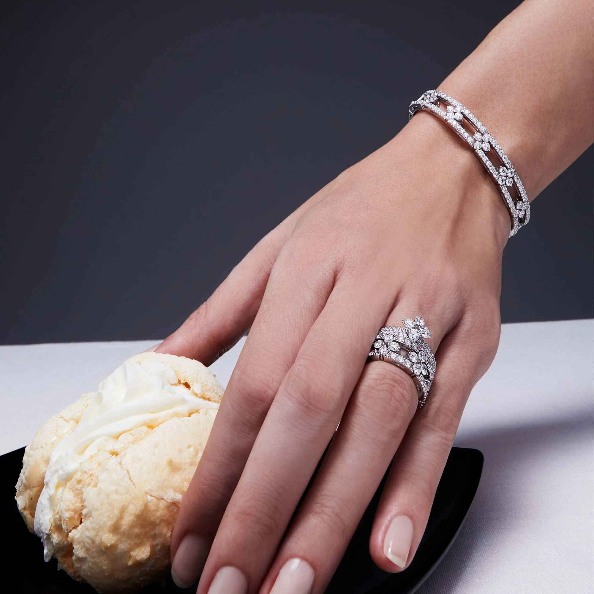 LOVE IN VERONA BANGLE WITH DIAMONDS - Image 5