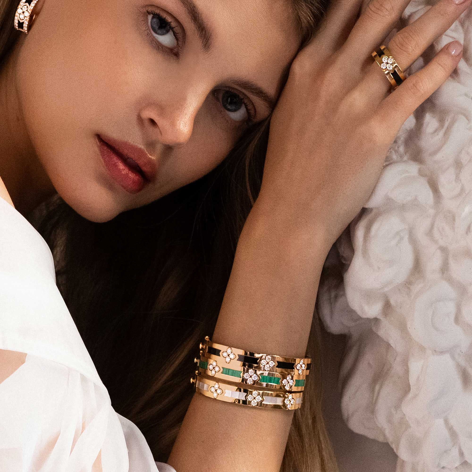 LOVE IN VERONA BANGLE WITH MOTHER OF PEARL - Image 4