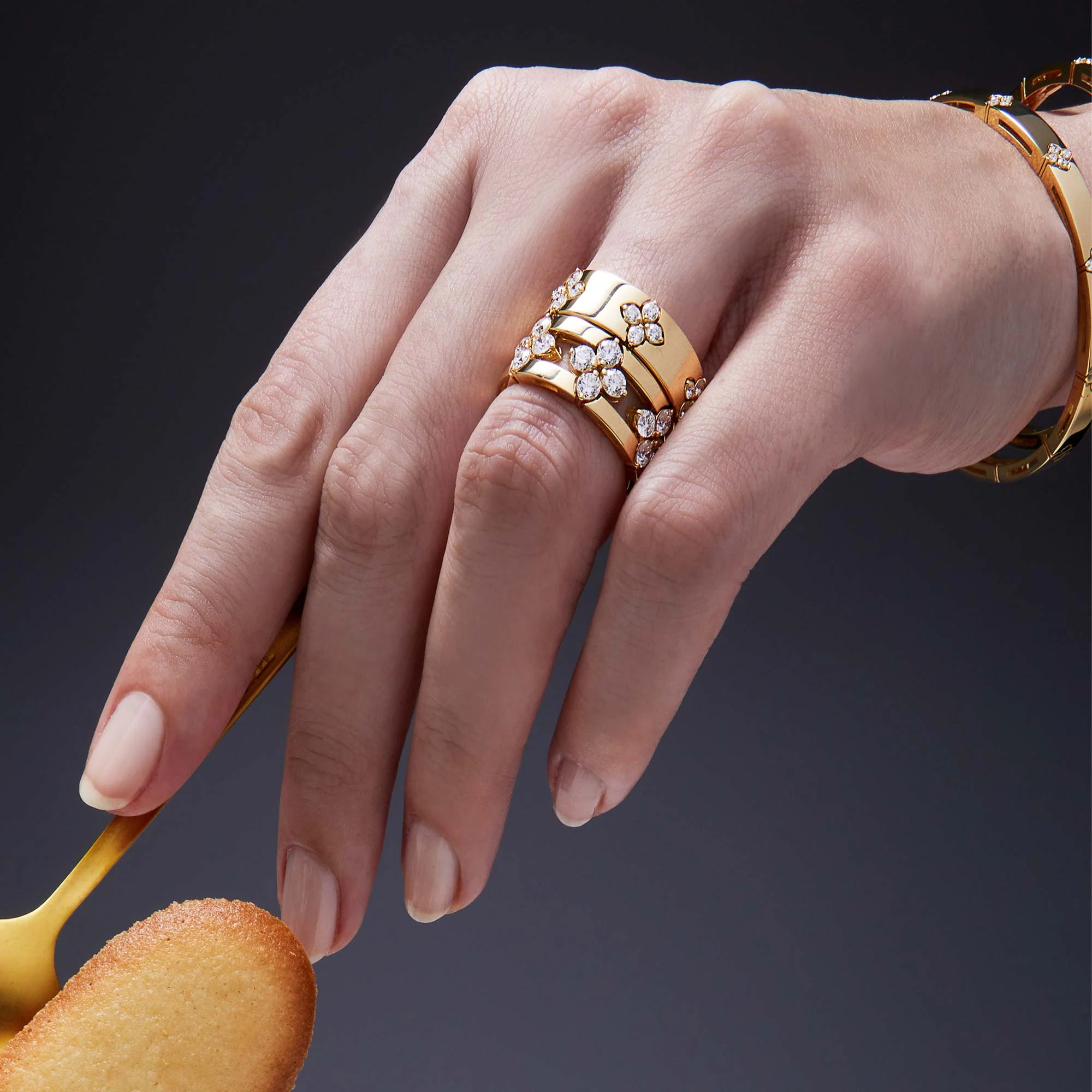 LOVE IN VERONA RING WITH DIAMONDS - Image 3