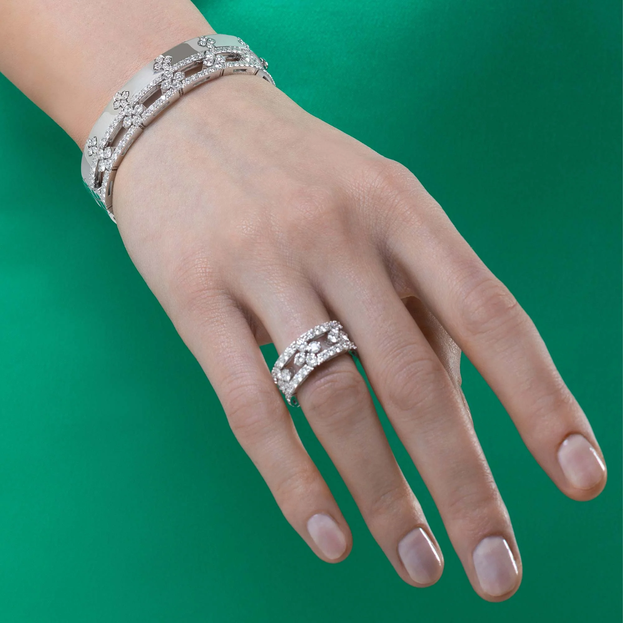 LOVE IN VERONA RING WITH DIAMONDS - Image 3