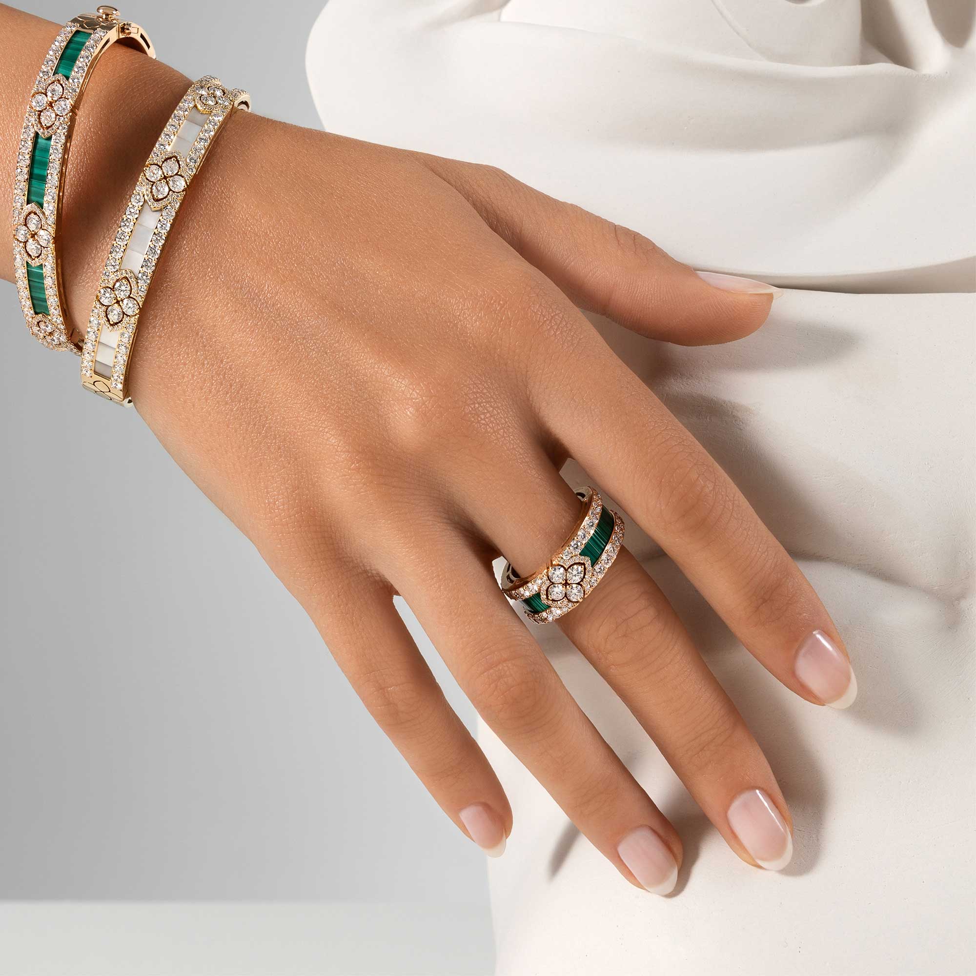 LOVE IN VERONA RING WITH MALACHITE AND DIAMONDS - Image 4