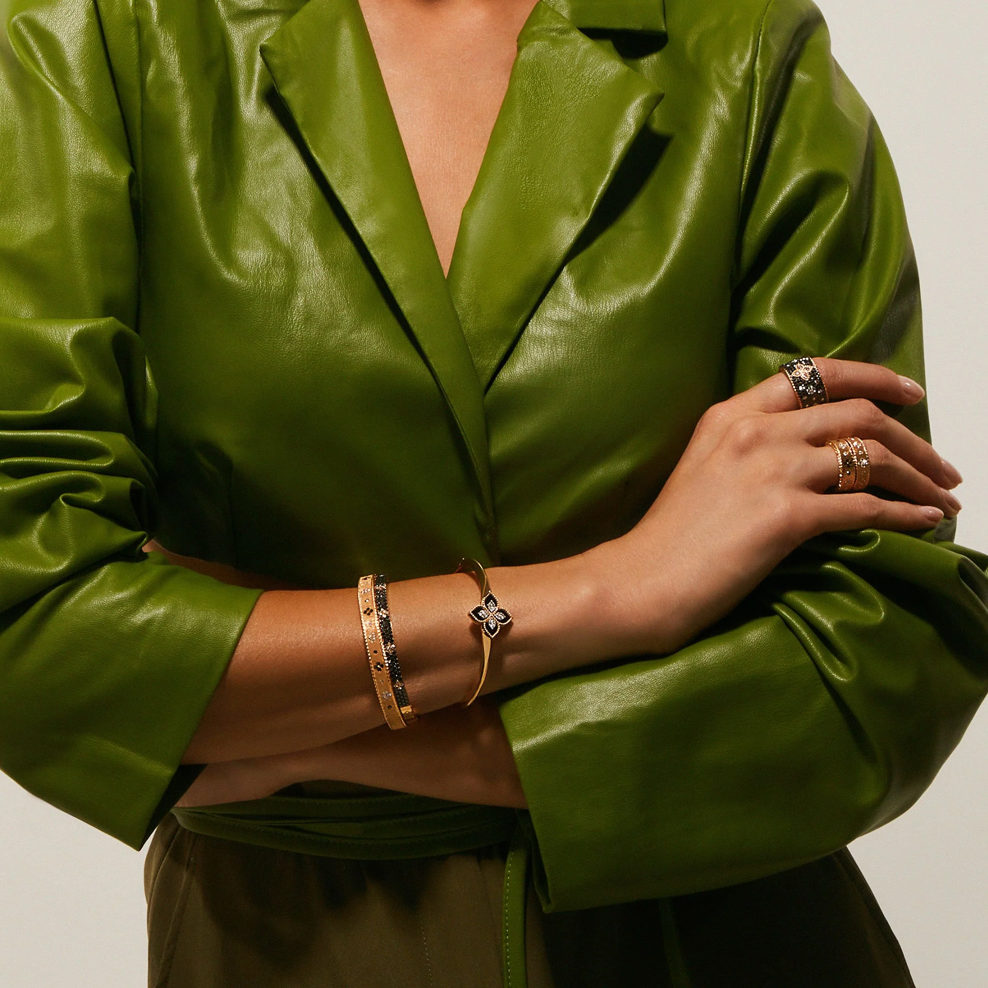PRINCESS FLOWER BANGLE WITH DIAMONDS AND BLACK JADE - Image 4
