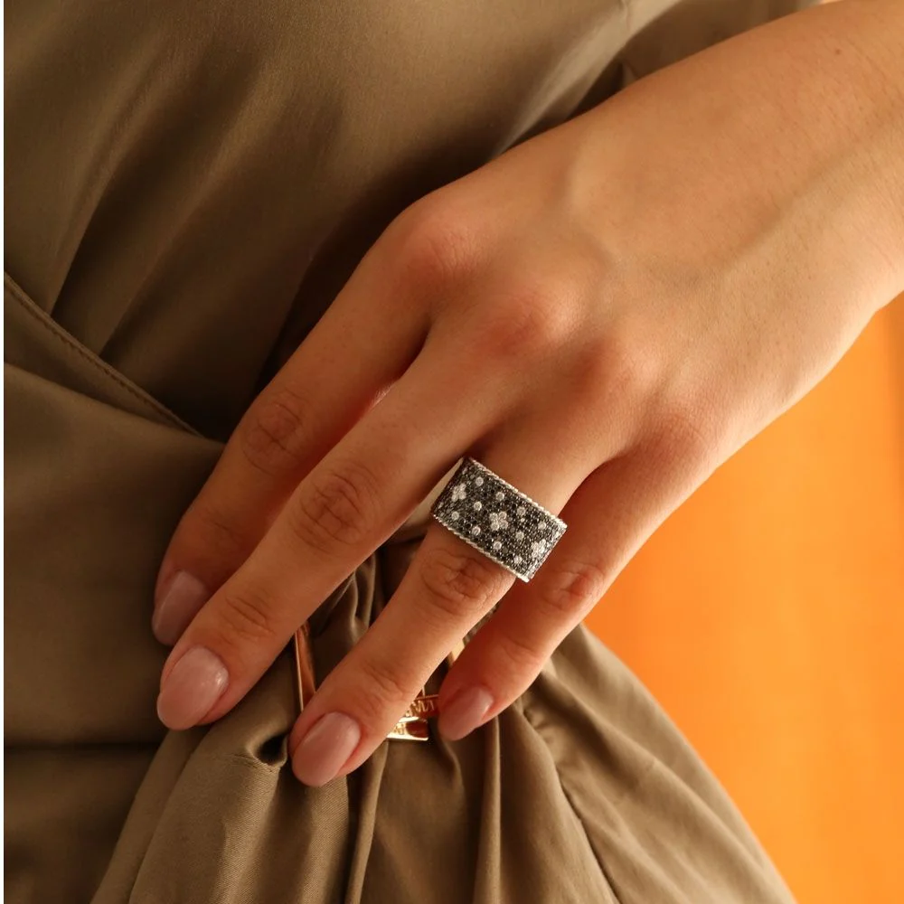 VENETIAN PRINCESS RING WITH BLACK AND WHITE DIAMONDS - Image 4