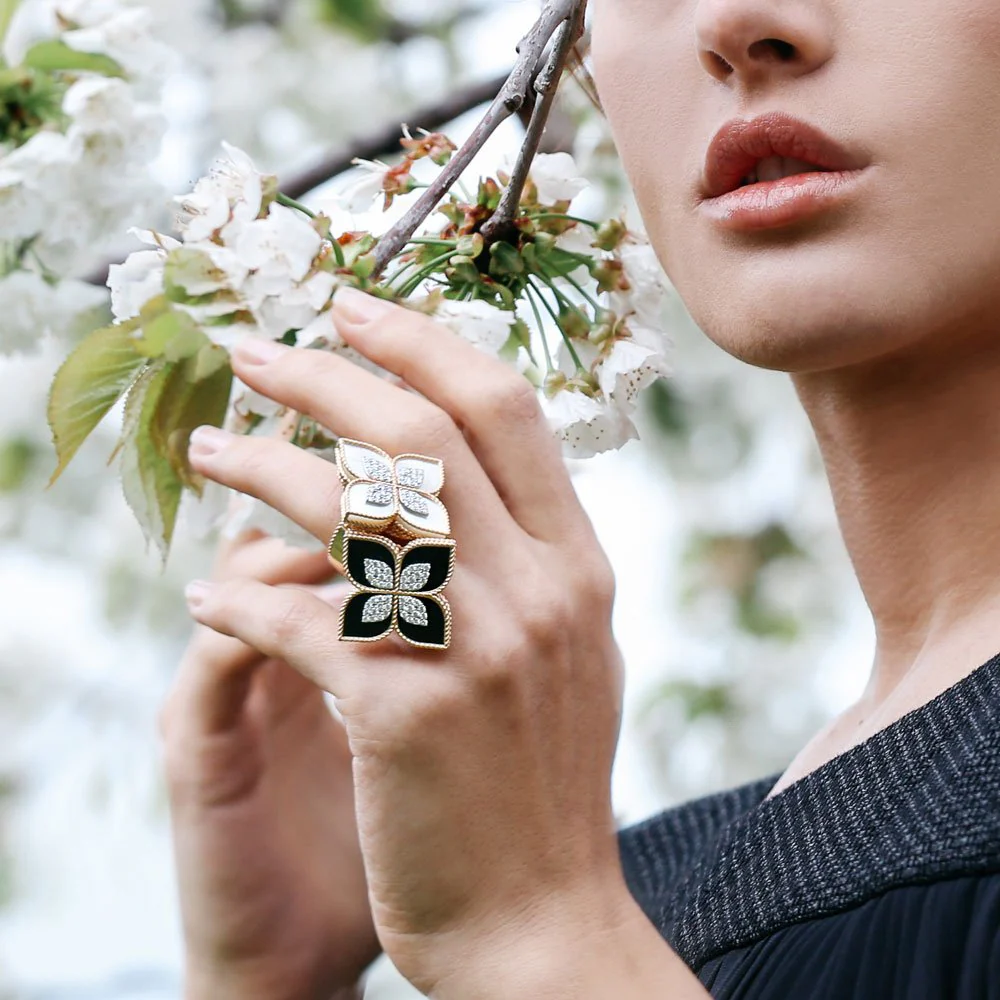 PRINCESS FLOWER RING WITH DIAMONDS AND BLACK JADE - Image 3