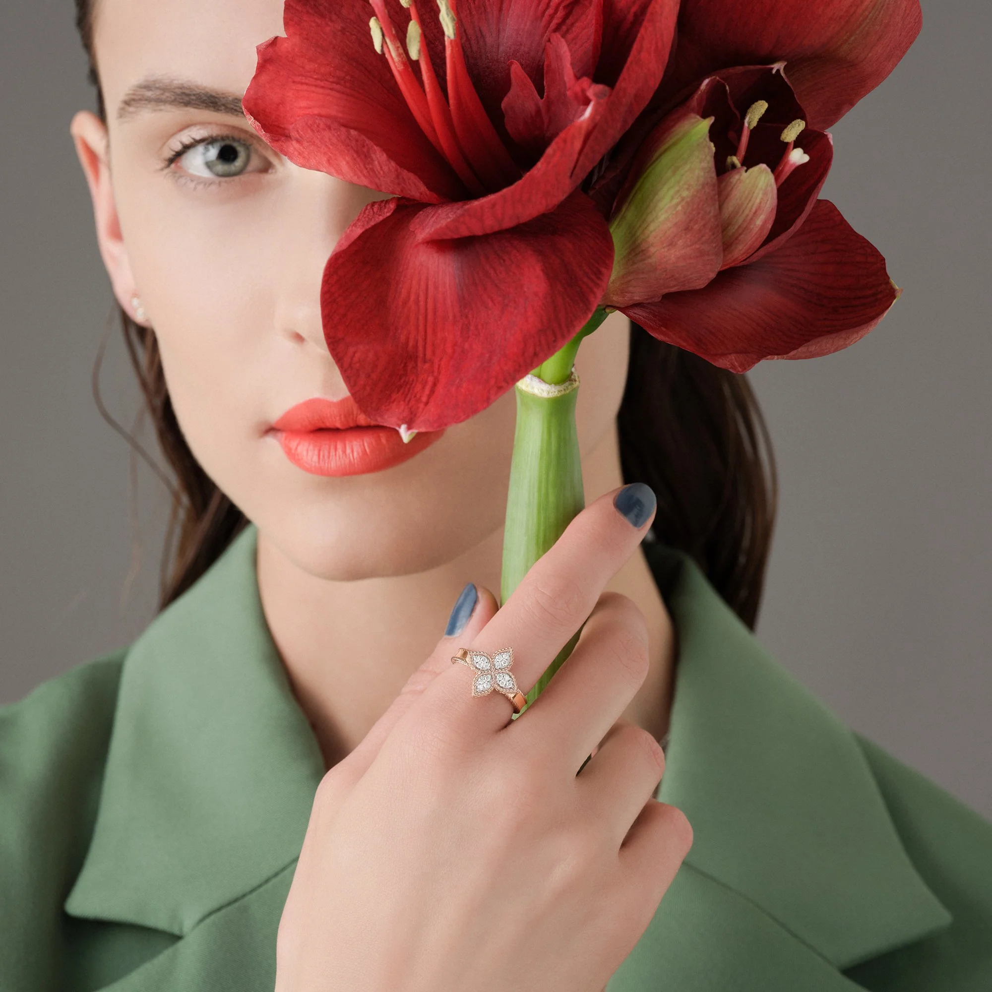 PRINCESS FLOWER RING WITH DIAMONDS - Image 2