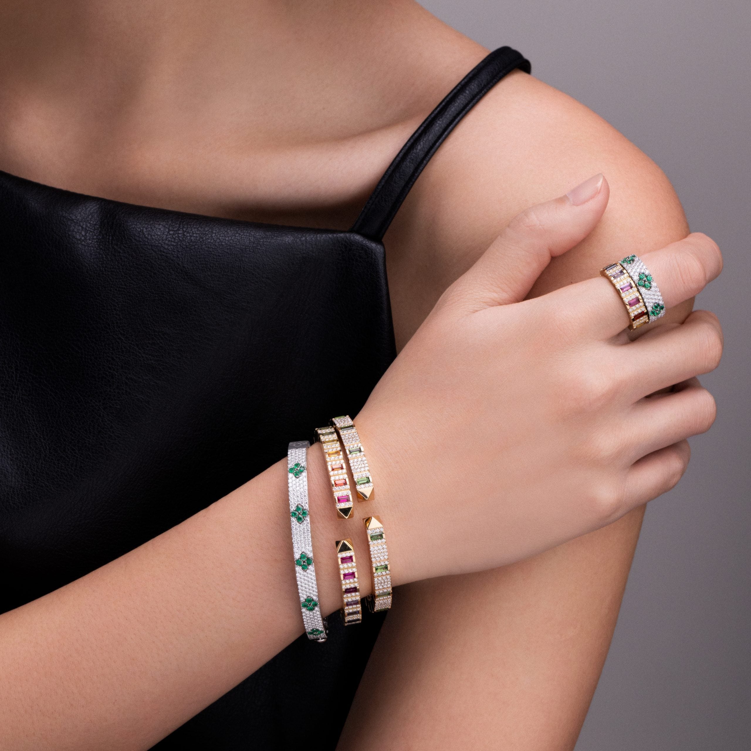 SAUVAGE PRIVĂ BANGLE WITH DIAMONDS AND GREEN TOURMALINE - Image 4