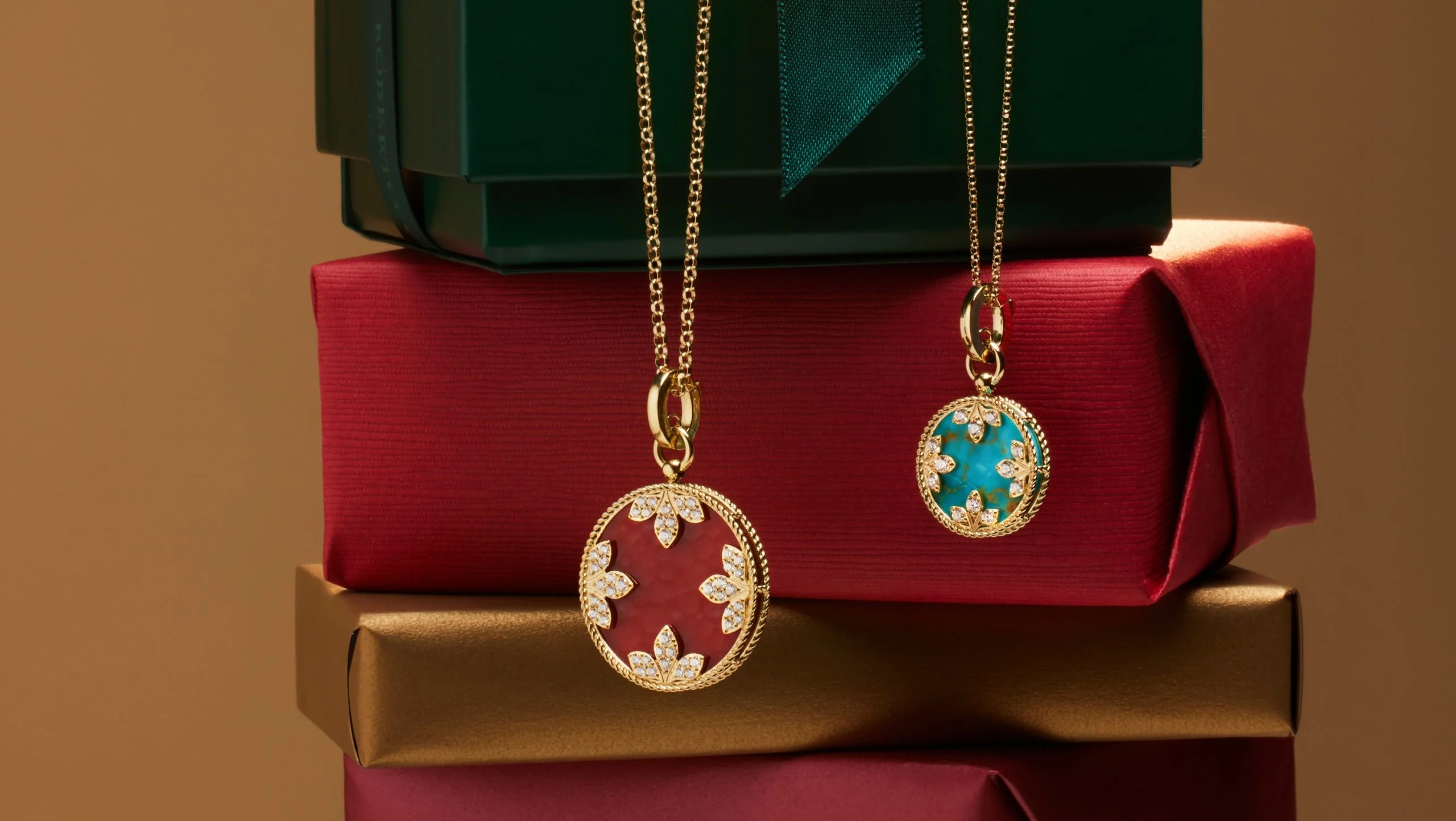 VENETIAN MEDALLIONS COLLAR WITH DIAMONDS AND RED AGATA - Image 3